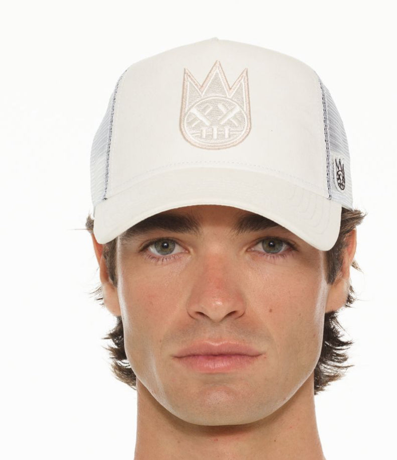 CULT CLEAN LOGO MESH BACK TRUCKER HAT