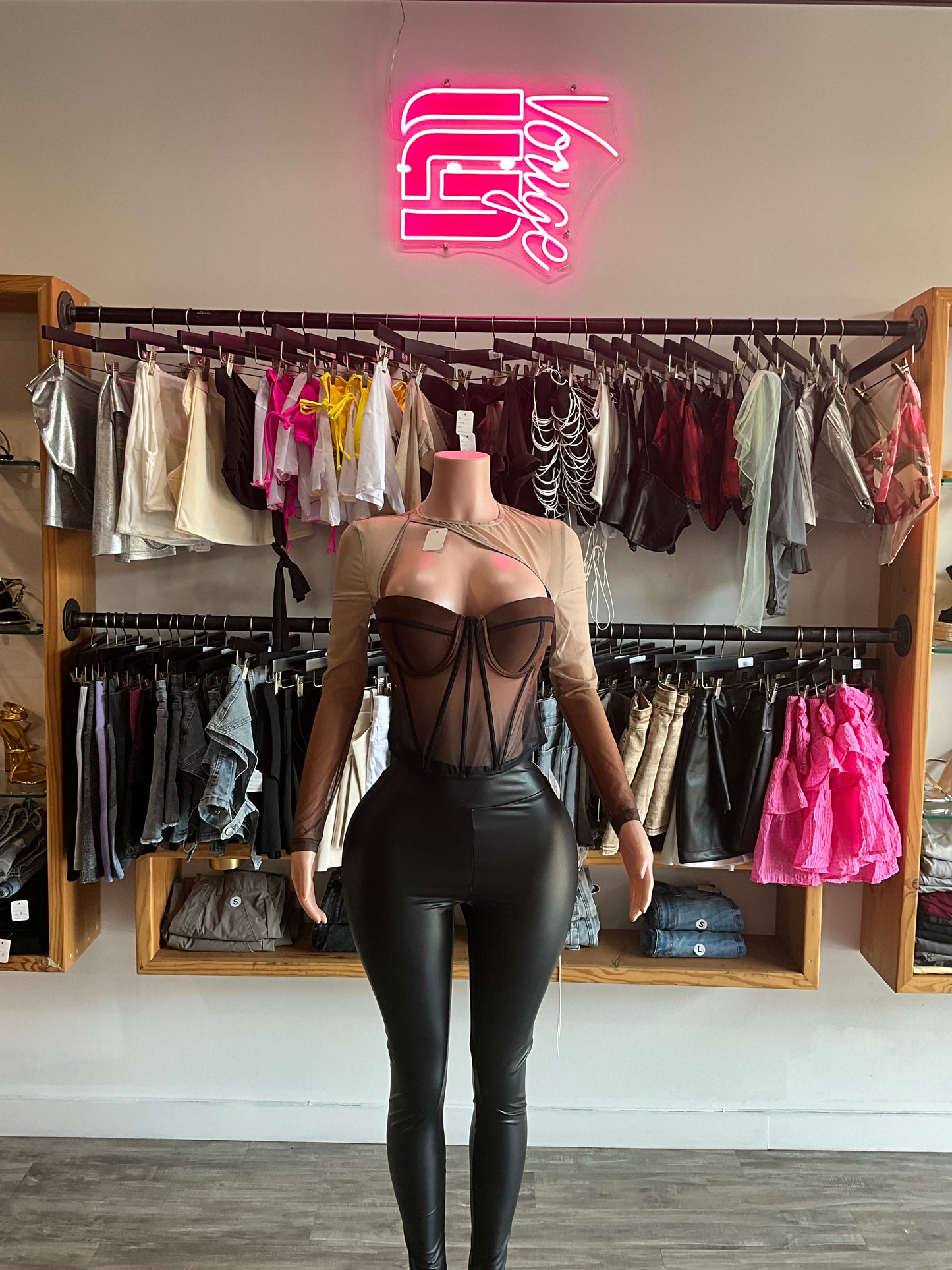 WOMEN’S On Me Mesh Top - Brown