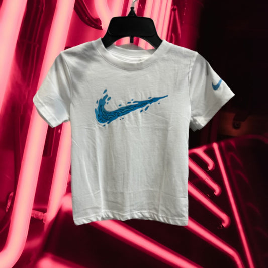 BOYS WHITE “BLUE NIKE CHECK” TEE